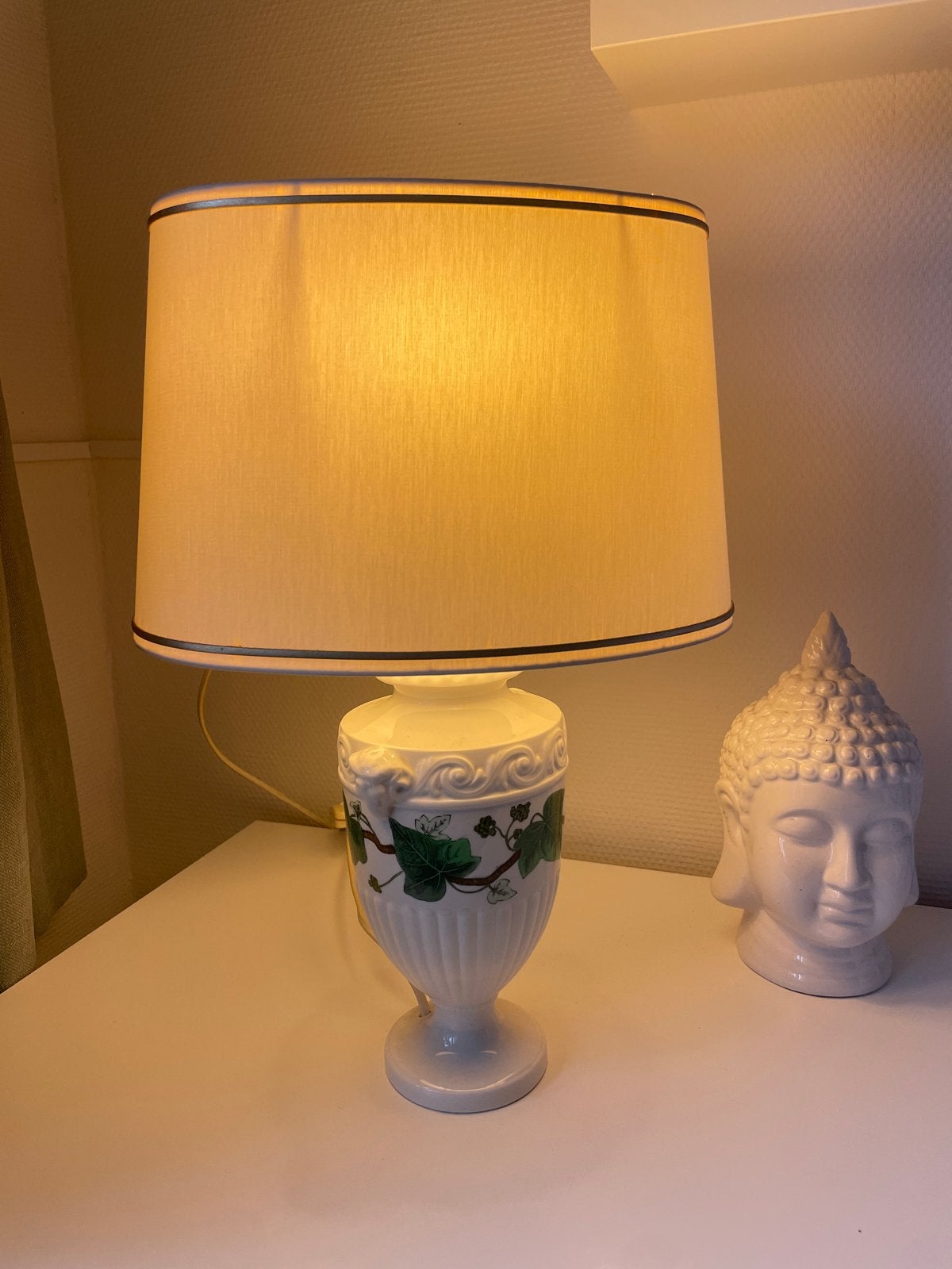 Vintage Wedgwood Etruria & Barlaston Tafellamp met Klimop, Ophalen