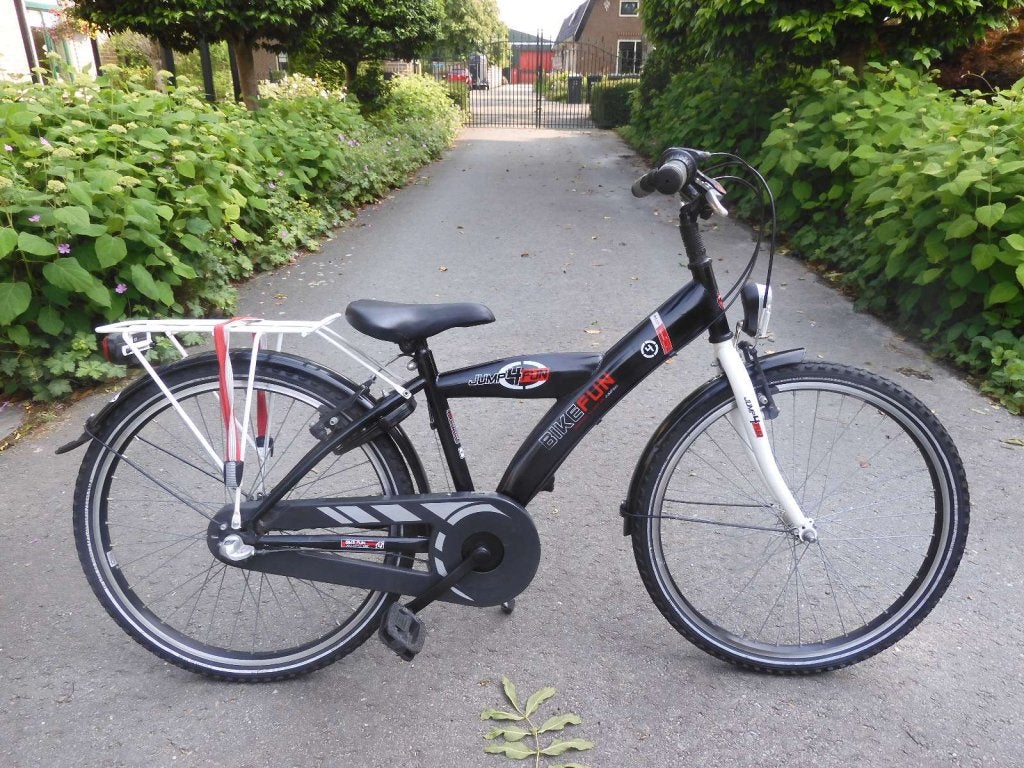 Stoere  matzwarte  24 inch Bike Fun met 3 versnellingen, Fietsen en Brommers, Fietsen | Jongens, Bike Fun, 24 inch, Bike Fun, Versnellingen