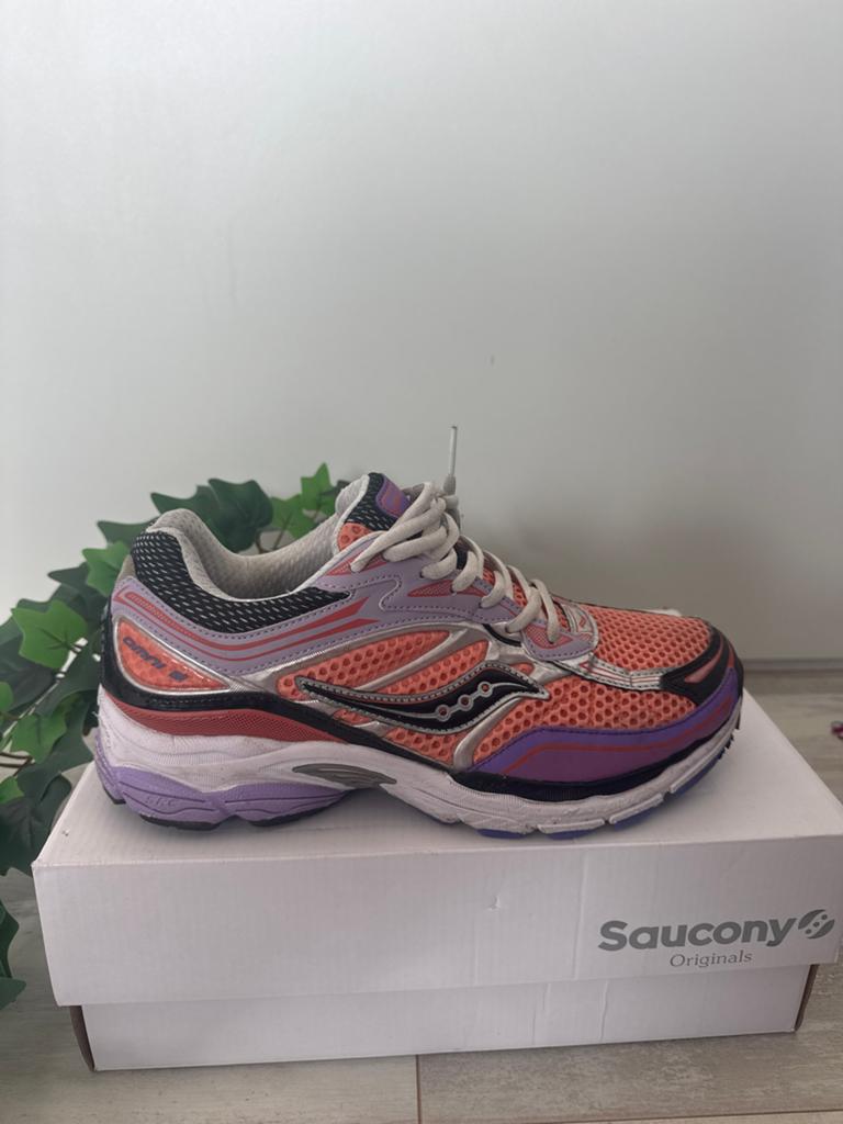 Saucony Omni 9 Hardloopschoenen - Zalm/Paars - Maat 43, Kleding | Dames, Schoenen, Overige kleuren, Sportschoenen, Ophalen of Verzenden