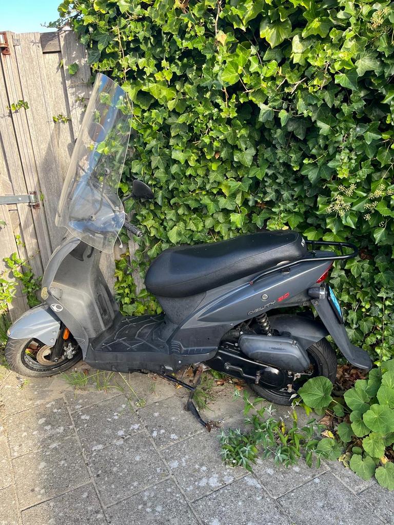 Kymco Agility 50 scooter - Grijs, Fietsen en Brommers, Scooters | Kymco, Ophalen, Maximaal 45 km/u, Zo goed als nieuw, Agility