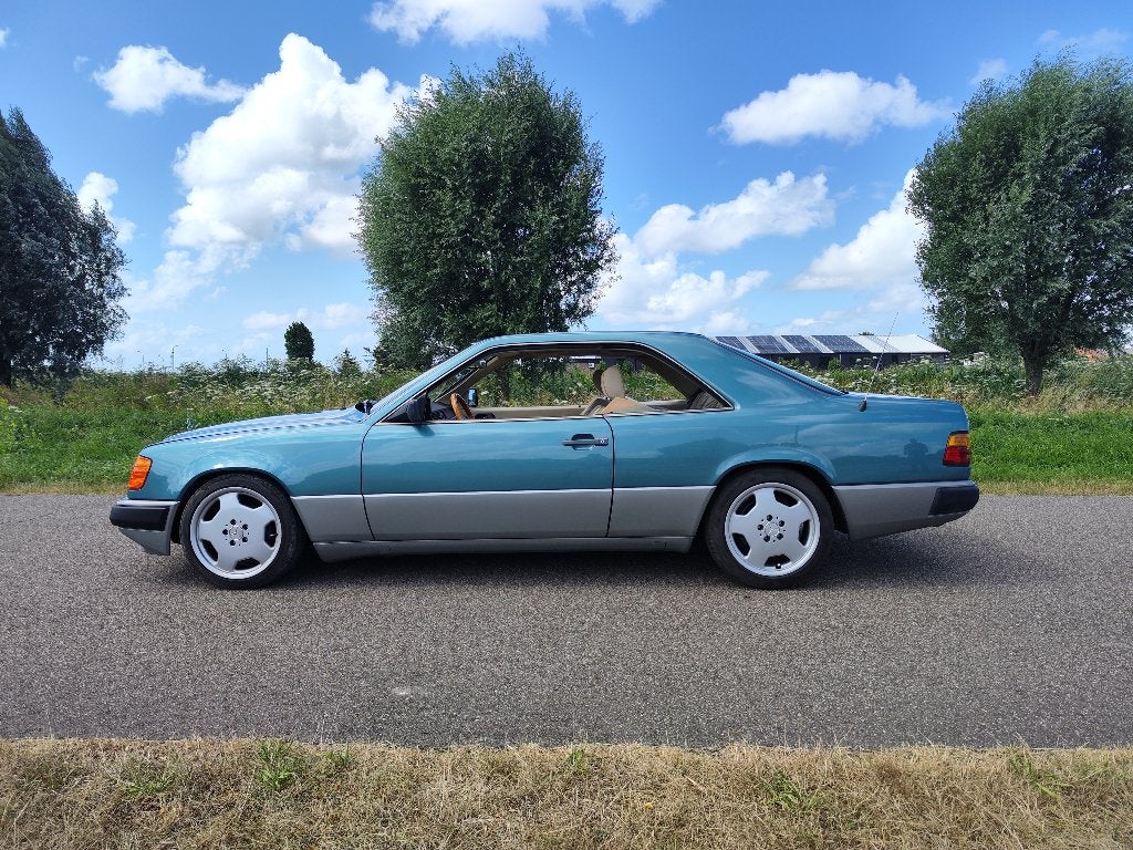 Prachtige Mercedes-Benz 230 CE Coupé 1987 | Belastingvrij, Auto's, Automaat, Beige, Blauw, 2300 cc