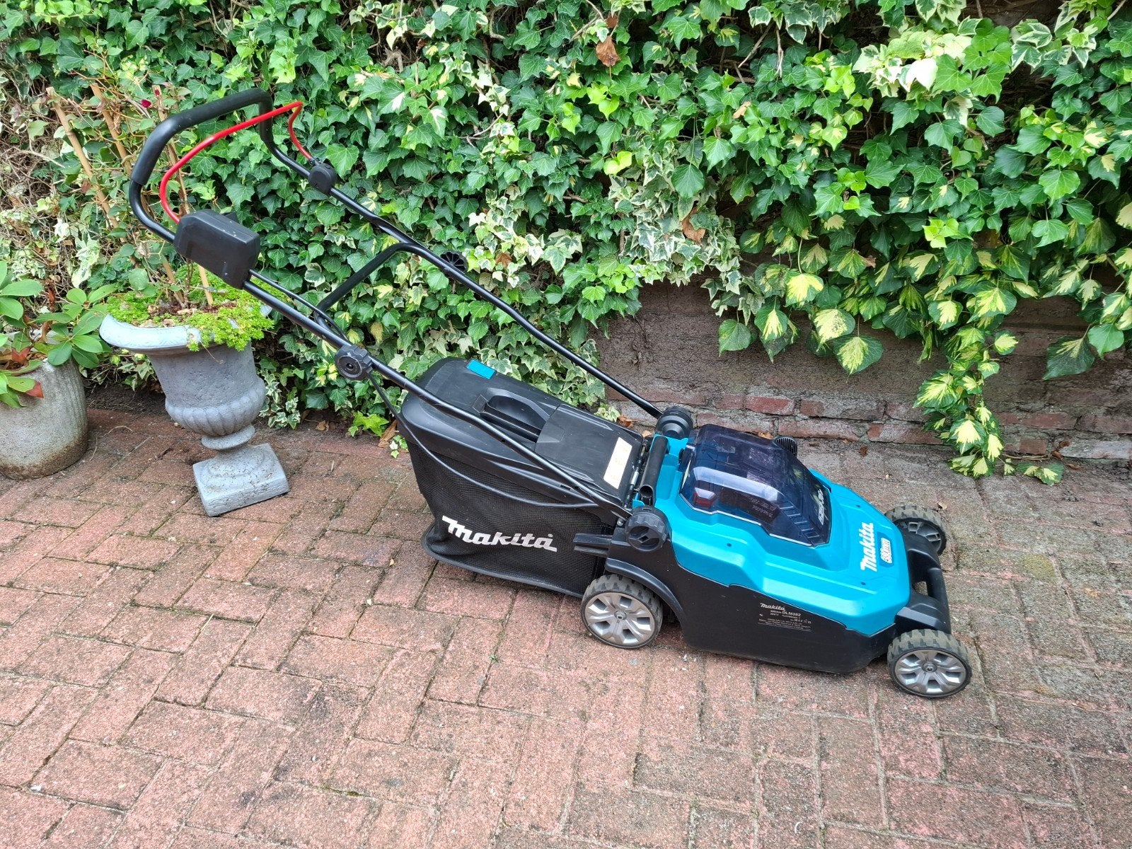 Makita accu  grasmaaier, Tuin en Terras, Grasmaaiers, Ophalen, Accu-grasmaaier, 30 t/m 39 cm, Balkmaaier