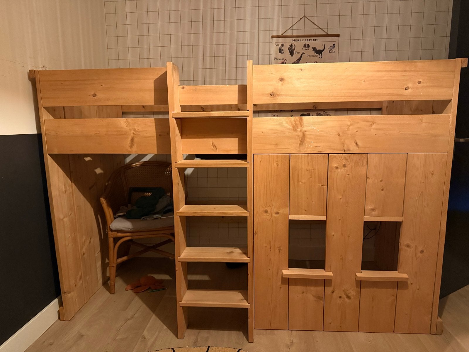 Steigerhouten bed met huisje en elektrische lattenbodem, Ophalen, 85 tot 100 cm, Gebruikt, Hoogslaper of Stapelbed