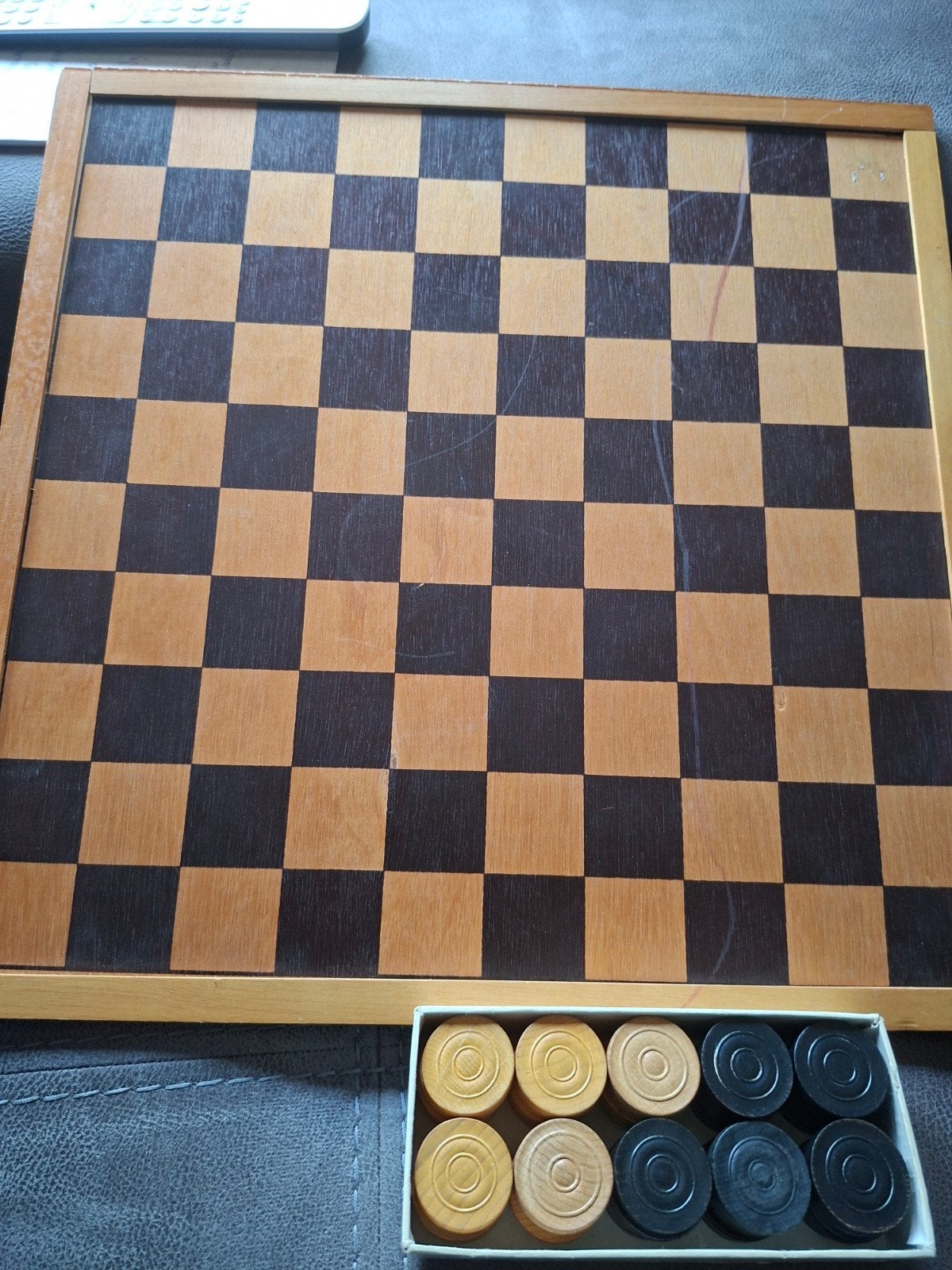 Dam schaakbord, Ophalen