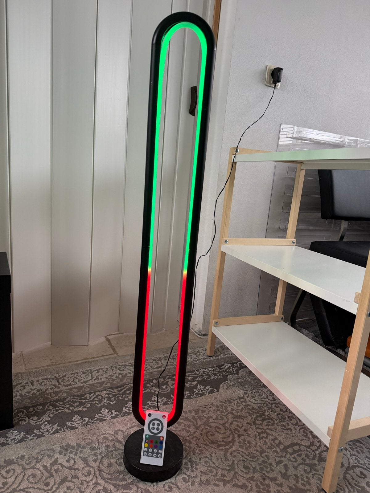 LED Vloerlamp met Afstandsbediening - RGB Kleuren, Huis en Inrichting, Ophalen, Zo goed als nieuw, Metaal, 100 tot 150 cm