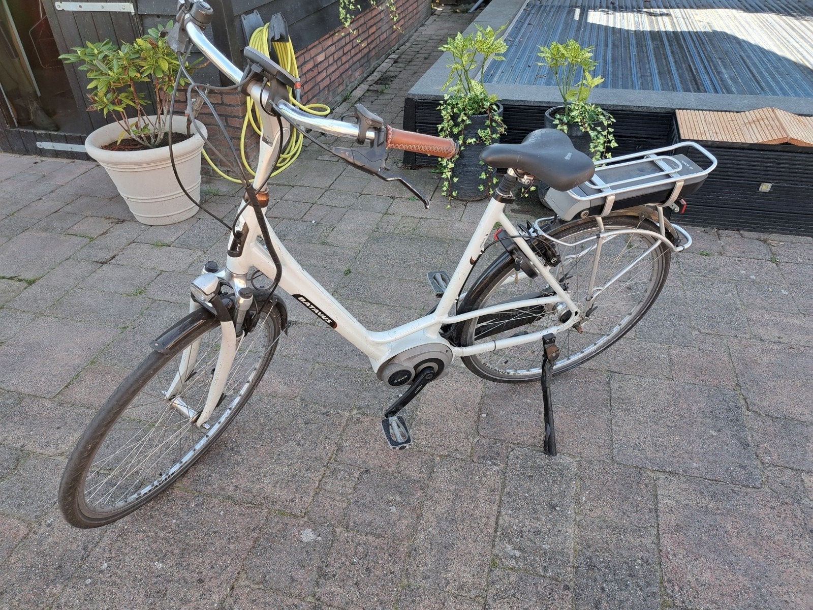 Foto 9 van te koop 2 mooie elektische fietsen, wit en antraciet