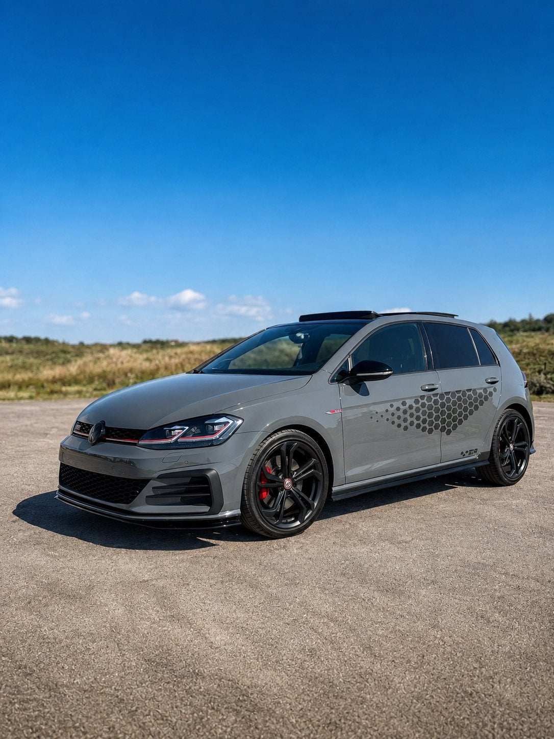 Volkswagen Golf 7.5 gti tcr 2.0 tsi - akrapovic - VOL!!!!, Auto's, Volkswagen, 1330 kg, 4 cilinders, 1984 cc, Alcantara