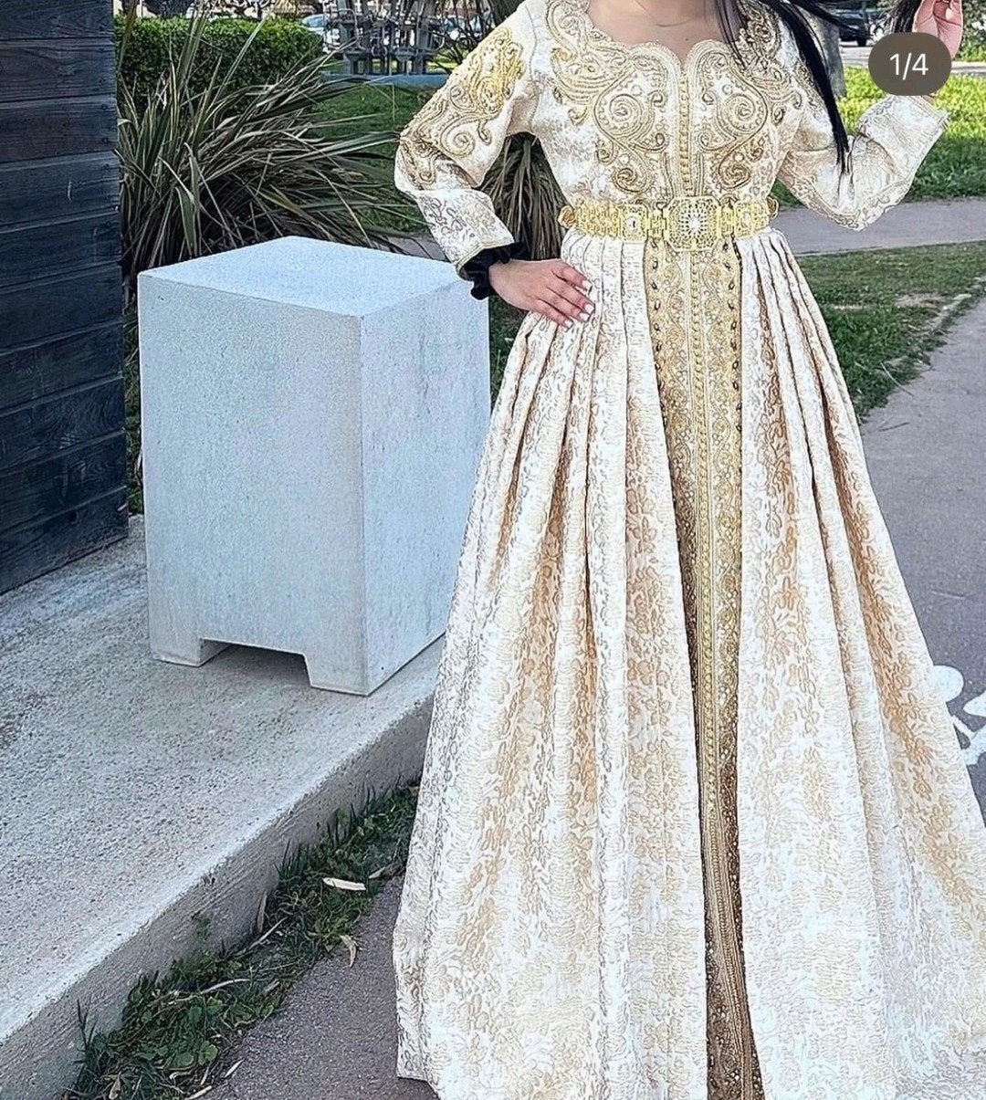 NIEUW elegante trouwjurk of caftan met sluier en riem, Overige typen, Beige, Maat 42/44 (L), Nieuw