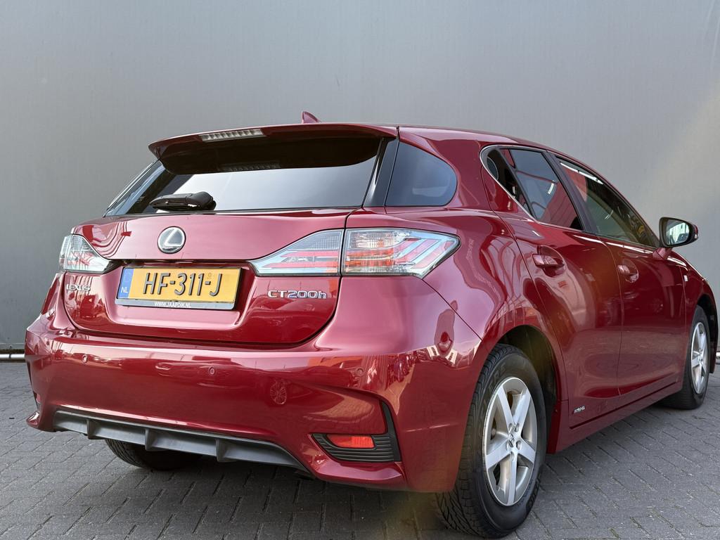 Lexus CT BWJ 2015 200h 136 PK AUTOMAAT | STOELVERW. | CAMERA, Auto's, Lexus, 1345 kg, Gebruikt, 4 cilinders, Met garantie (alle)