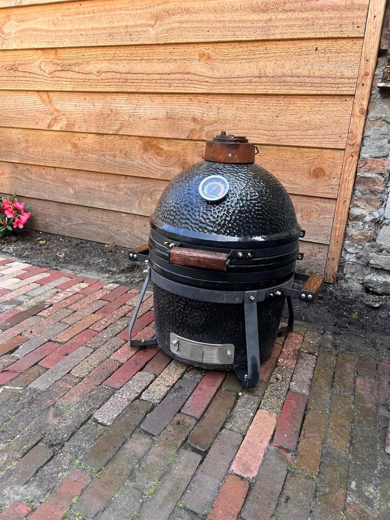 Kamado BBQ met accessoires en hoes, Ophalen, Gebruikt, Met accessoires