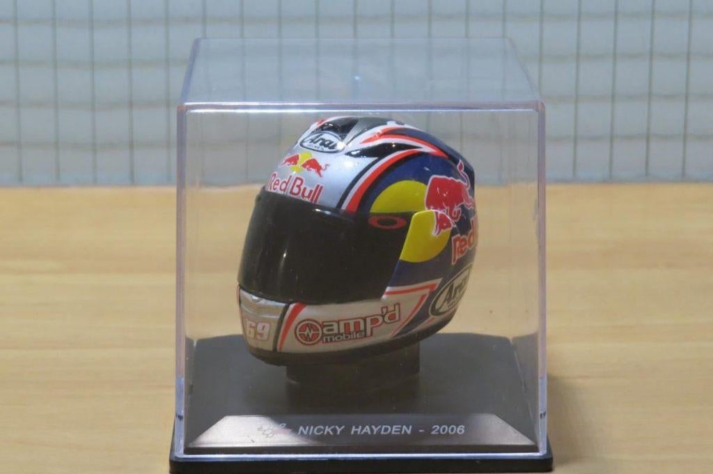 Nicky Hayden Arai helmet 2006 1:5, Serviceclientele@altaya.be, Nieuw, 08034 Barcelone, Motor