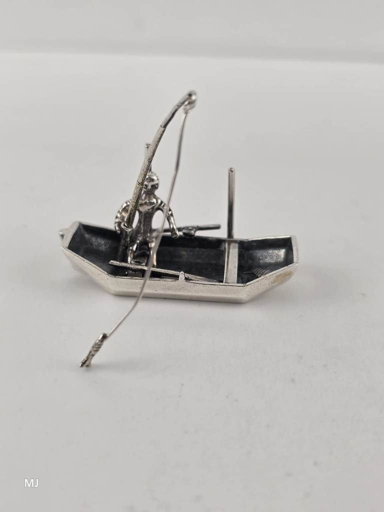 Zilveren miniatuur Visser in bootje                     Z243, Ophalen of Verzenden, Zilver