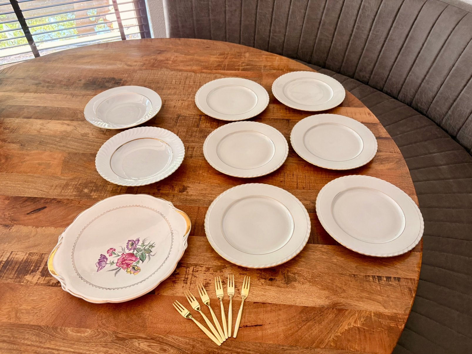 Borden set creme / goud antiek absolute nieuwstaat, Ophalen