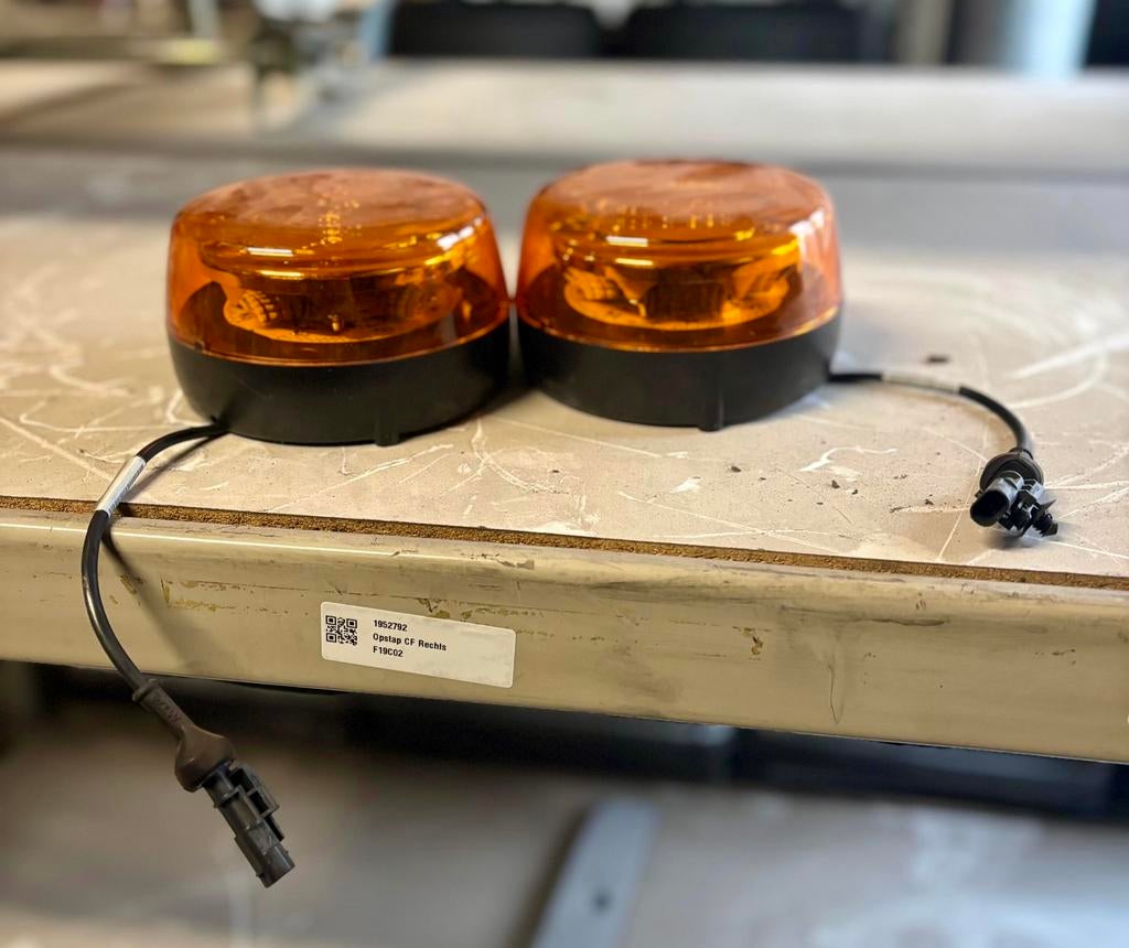 2 originele Volvo zwaailampen, Tolweg 13 Ermelo, Verlichting, St vd Brink, Nieuw