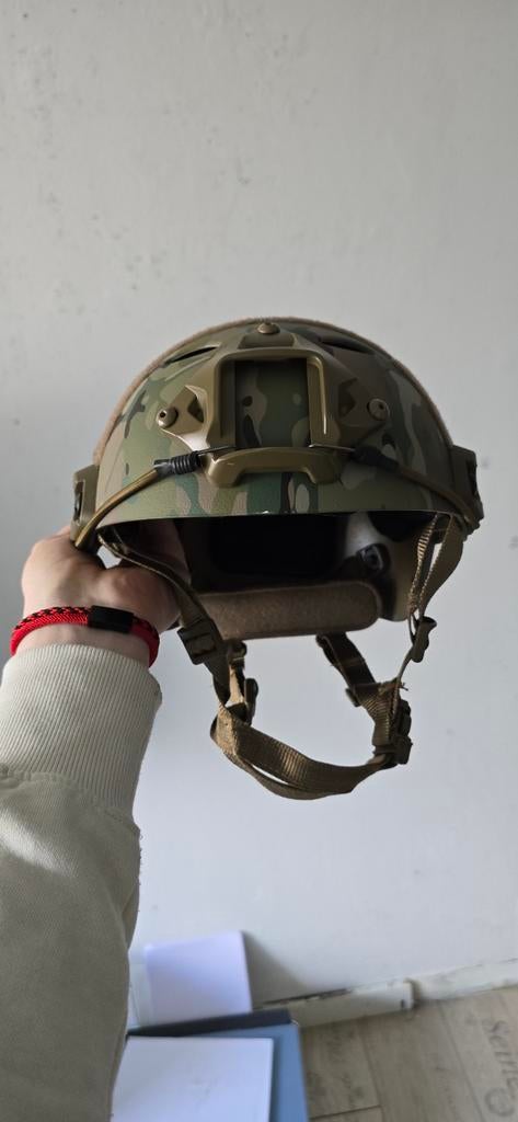 Airsoft camo helm, Ophalen
