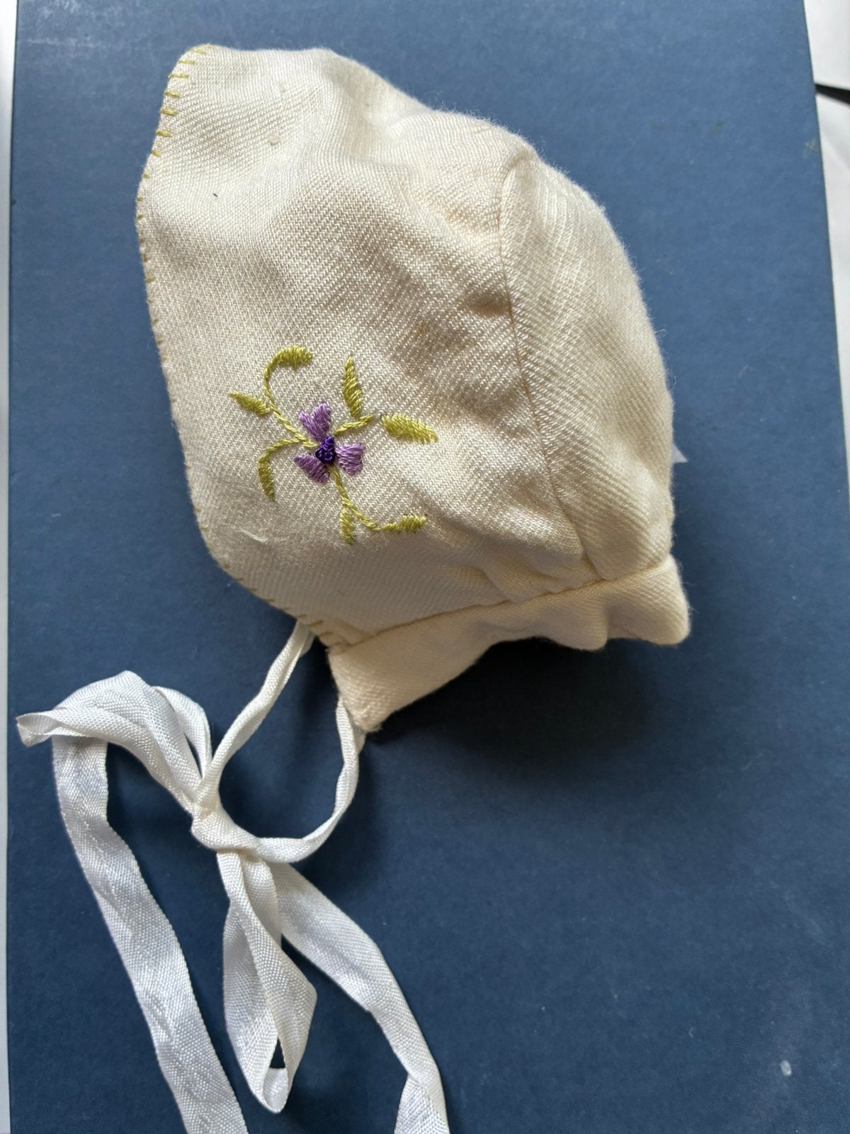 🌿 “ANTIEK KLEIN GEBORDUURD BABY / POPPEN MUTSJE “🌿, Verzenden, Kinderen