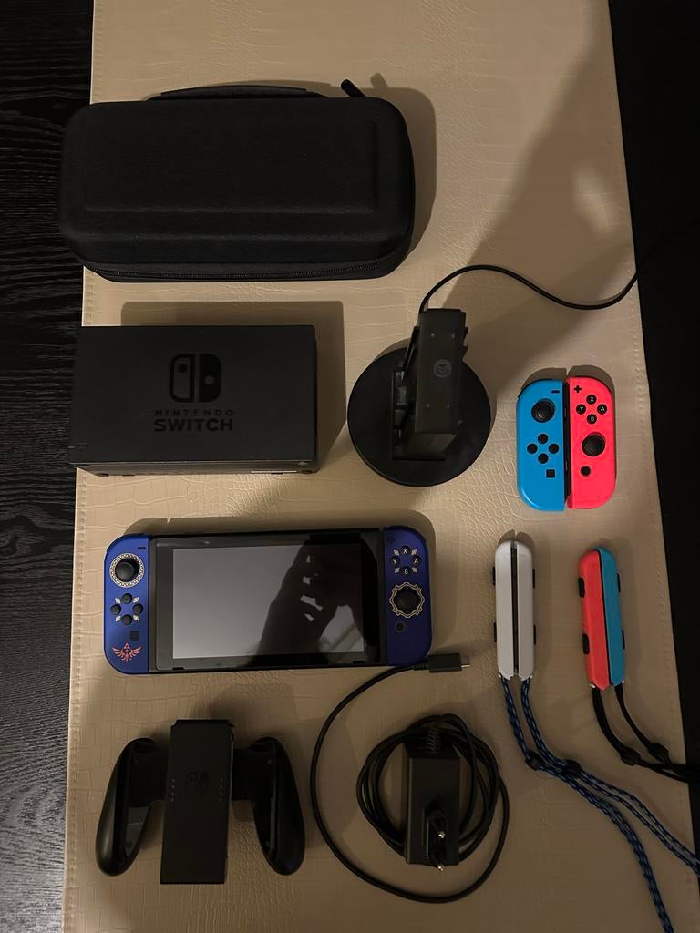 Complete Nintendo Switch set met 5 games, Spelcomputers en Games, Spelcomputers | Nintendo Switch, Gebruikt, Switch Original, Met 3 controllers of meer