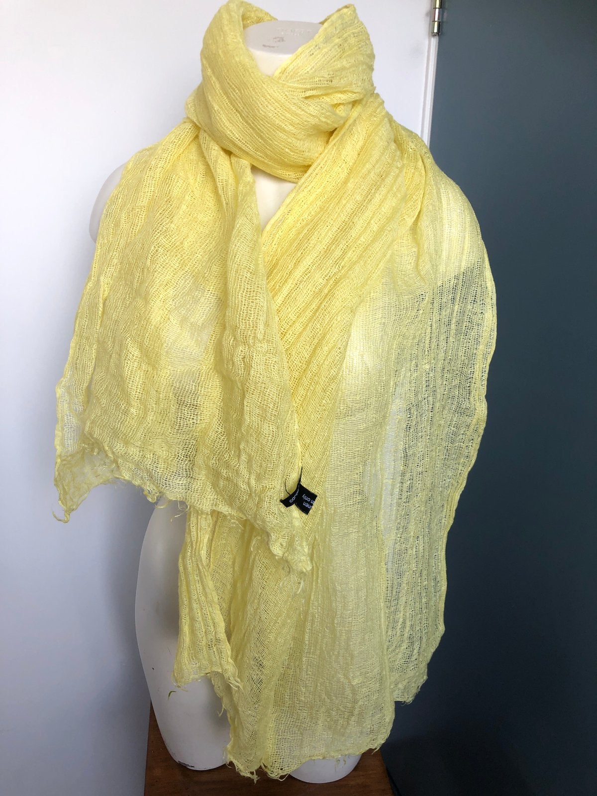 Caroline biss gele gaas sjaal linnen zomers, Maat 46/48 (XL) of groter, Ophalen of Verzenden, Zo goed als nieuw, X