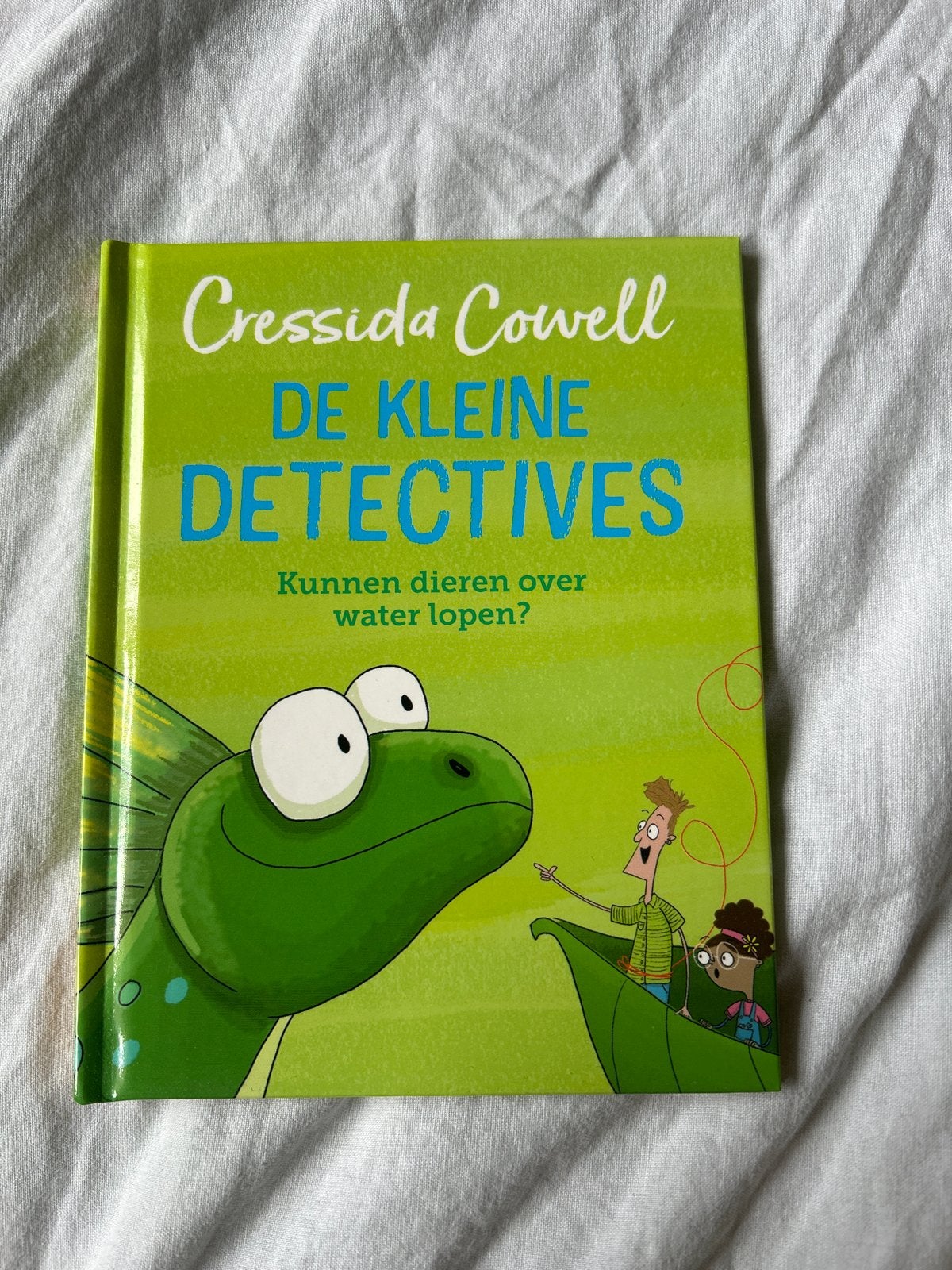 De Kleine Detectives - Cressida Cowell, Ophalen of Verzenden, Zo goed als nieuw, Fictie algemeen