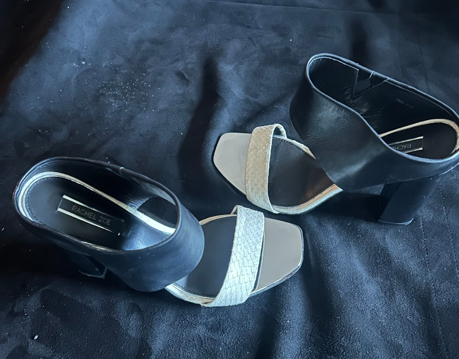 Nieuwe zeer aparte zwart met zilveren pumps, Ophalen of Verzenden, Nieuw, Overige kleuren