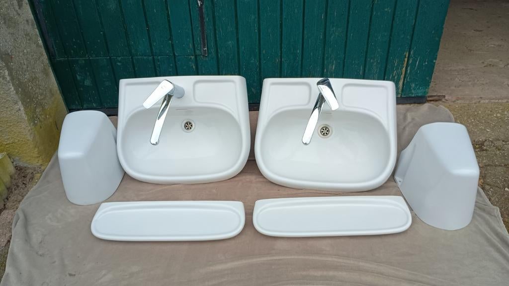 Set van 2 wastafels met kranen, planchet en toebehoren, Doe-het-zelf en Verbouw, Sanitair, Gebruikt, Wastafel, Steen, Ophalen