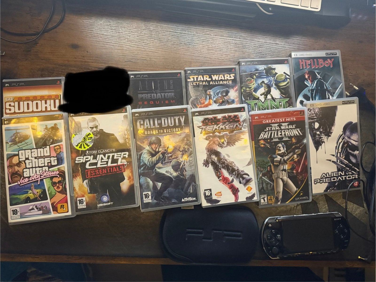 PSP met 7 games, 2 films en oplader (batterij defect), Ophalen, Zwart, PSP, Gebruikt