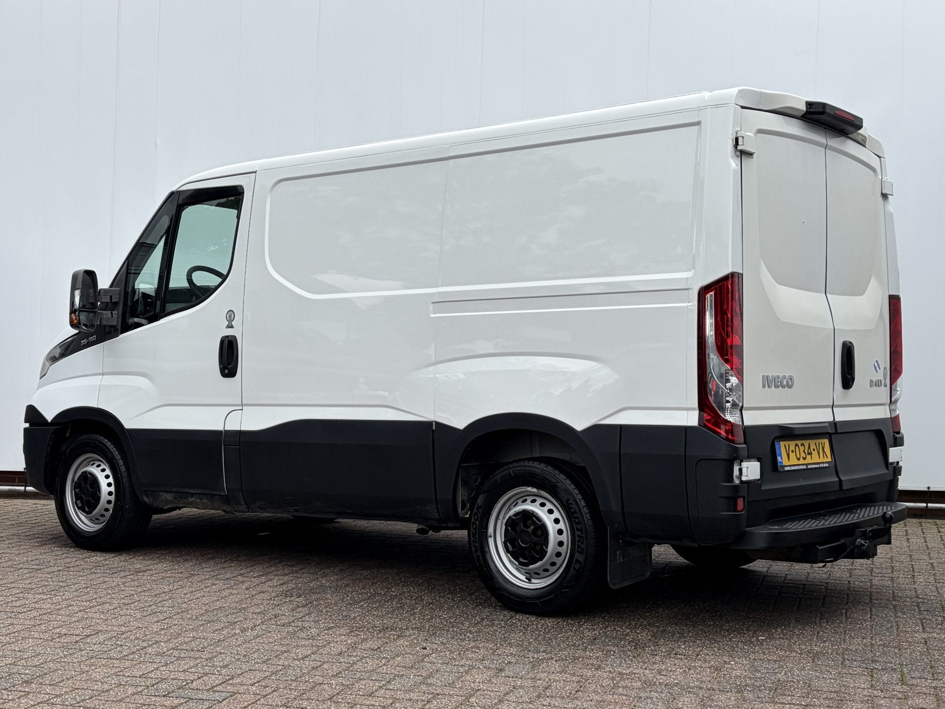 Iveco Daily 35S11V 2.3 300 H1 3-Zits Trekhaak Carplay Cruise, 13 km/l, Euro 5, Achterwielaandrijving, Gebruikt