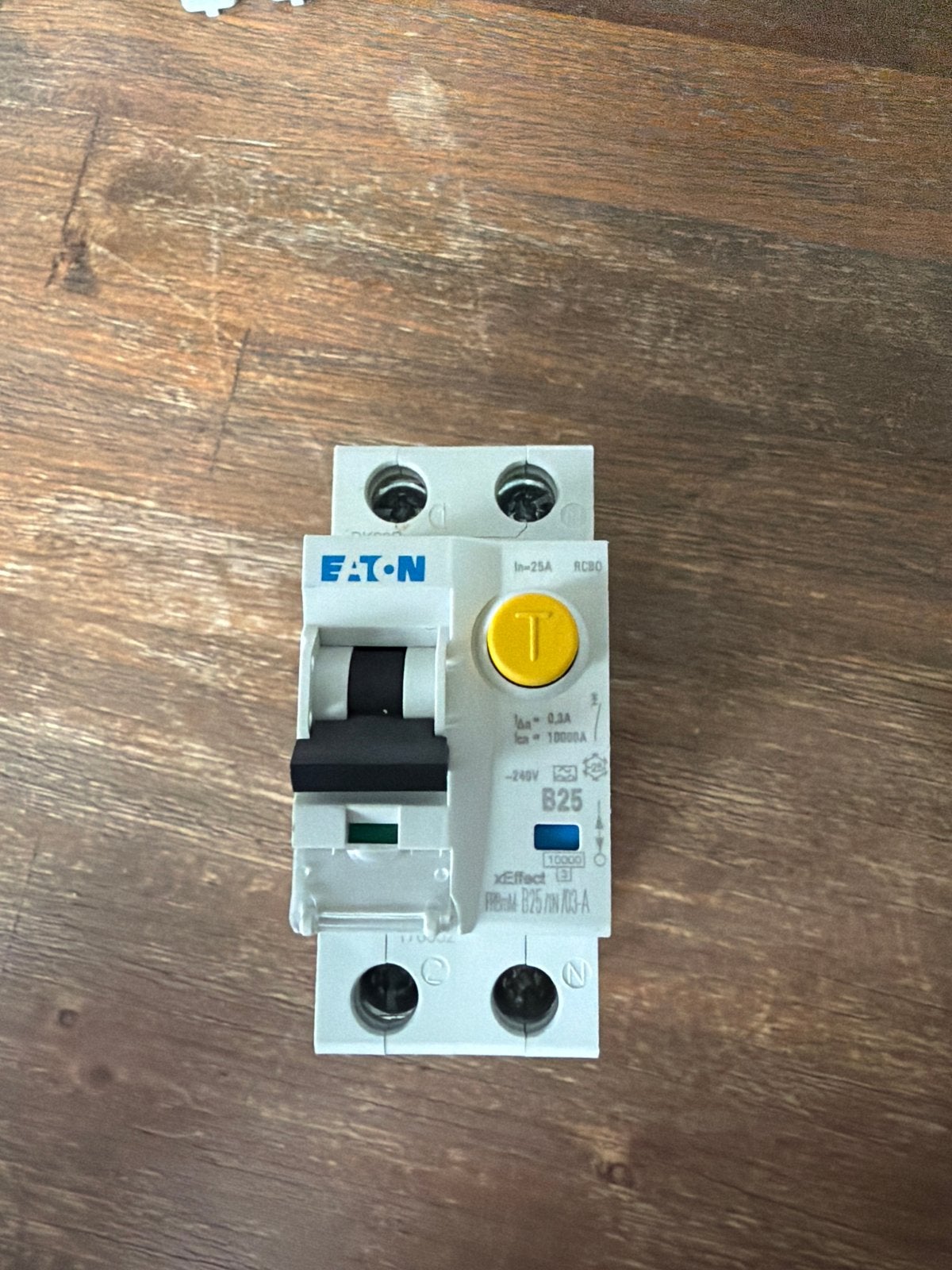 Eaton Aardlekautomaat B25 voor Zonnepaneel Omvormer, Ophalen of Verzenden, Zo goed als nieuw, Eaton, Aardlekautomaat
