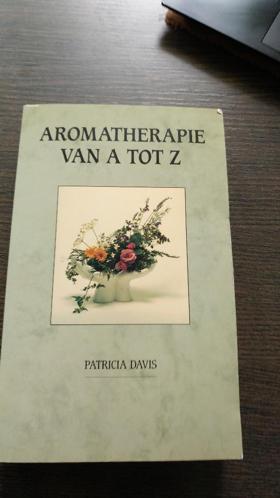 Aromatherapie van A tot Z Patricia Davis, Boeken, Ophalen of Verzenden, Gelezen, Bloemen, Planten en Bomen