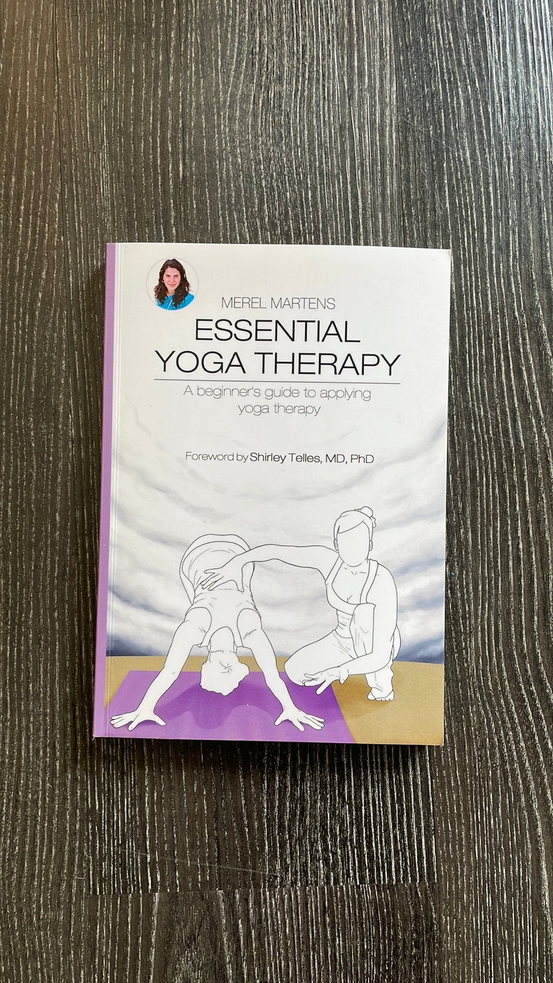 Essential yoga therapy - Merel Martens, Boeken, Ophalen of Verzenden, Zo goed als nieuw, Achtergrond en Informatie