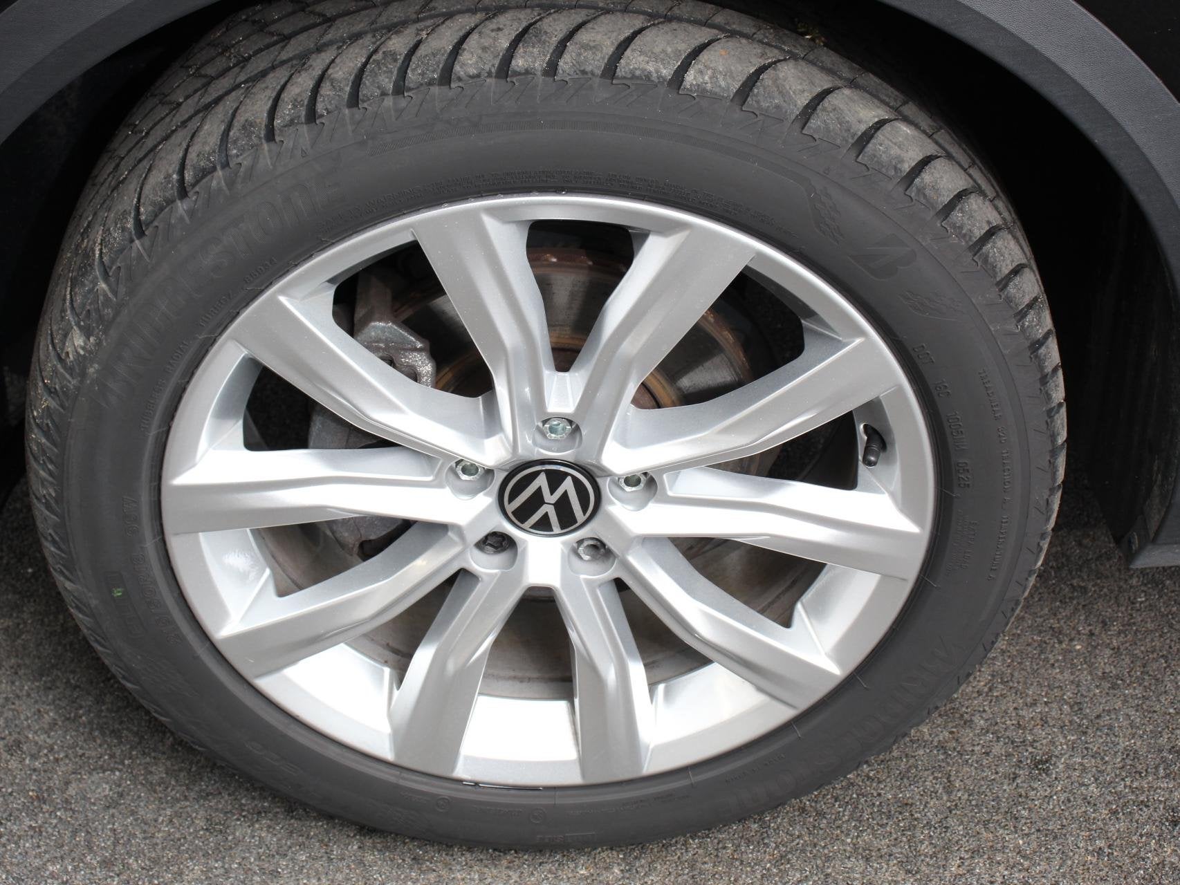 Volkswagen T-Roc 1.5 eTsi R-Line Edition Automaat Camera Nav, Auto's, Stof, Zwart, 150 pk, Zwart