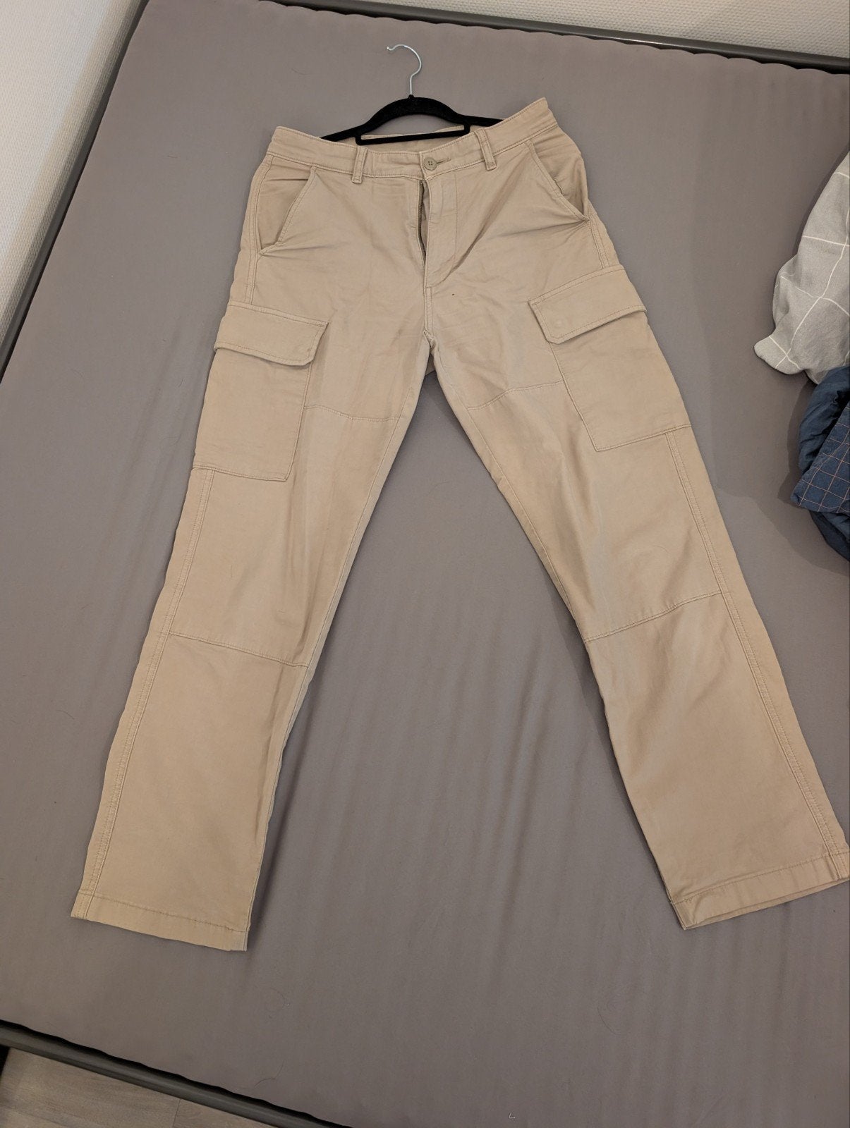 Uniqlo Cargo Broek - Beige - Maat S, Kleding | Heren, Uniqlo, Beige, Ophalen of Verzenden, Zo goed als nieuw