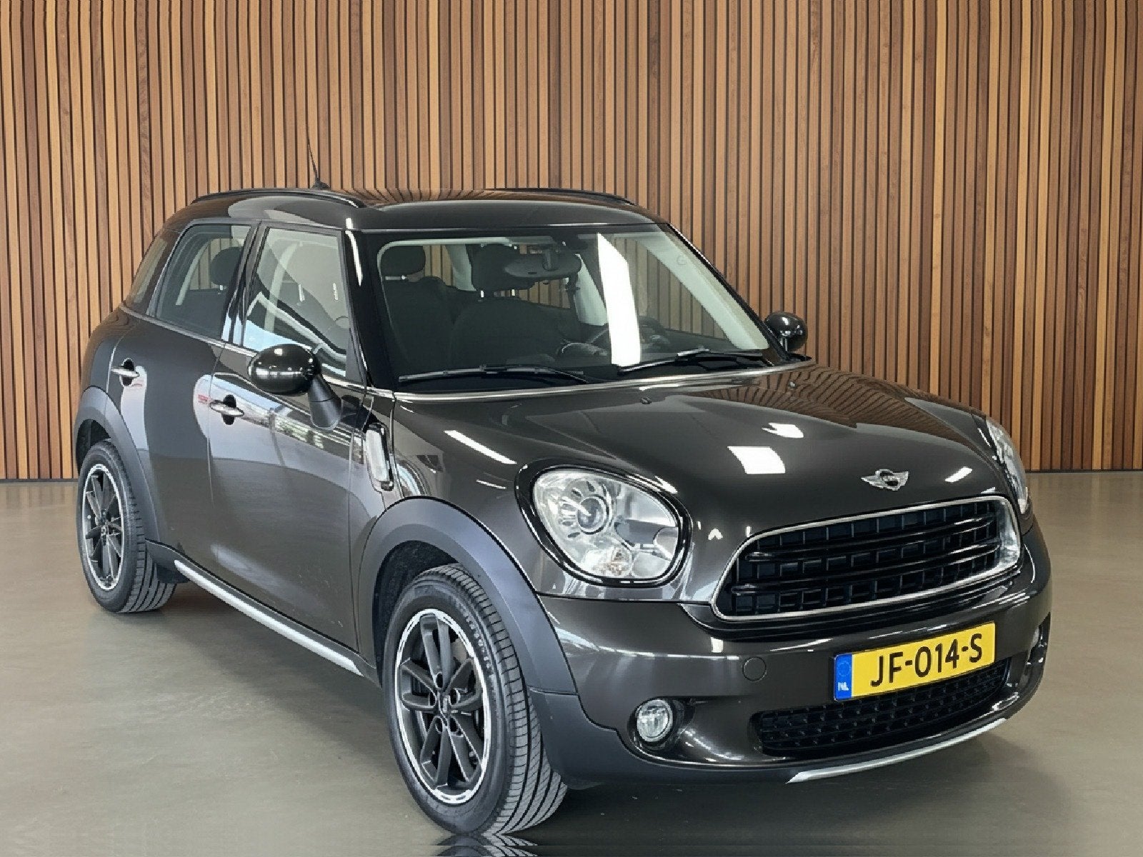 MINI Countryman 1.6 One Pepper | Navigatie | Elektrisch dak, Auto's, Voorwielaandrijving, Gebruikt, Euro 6, Bruin