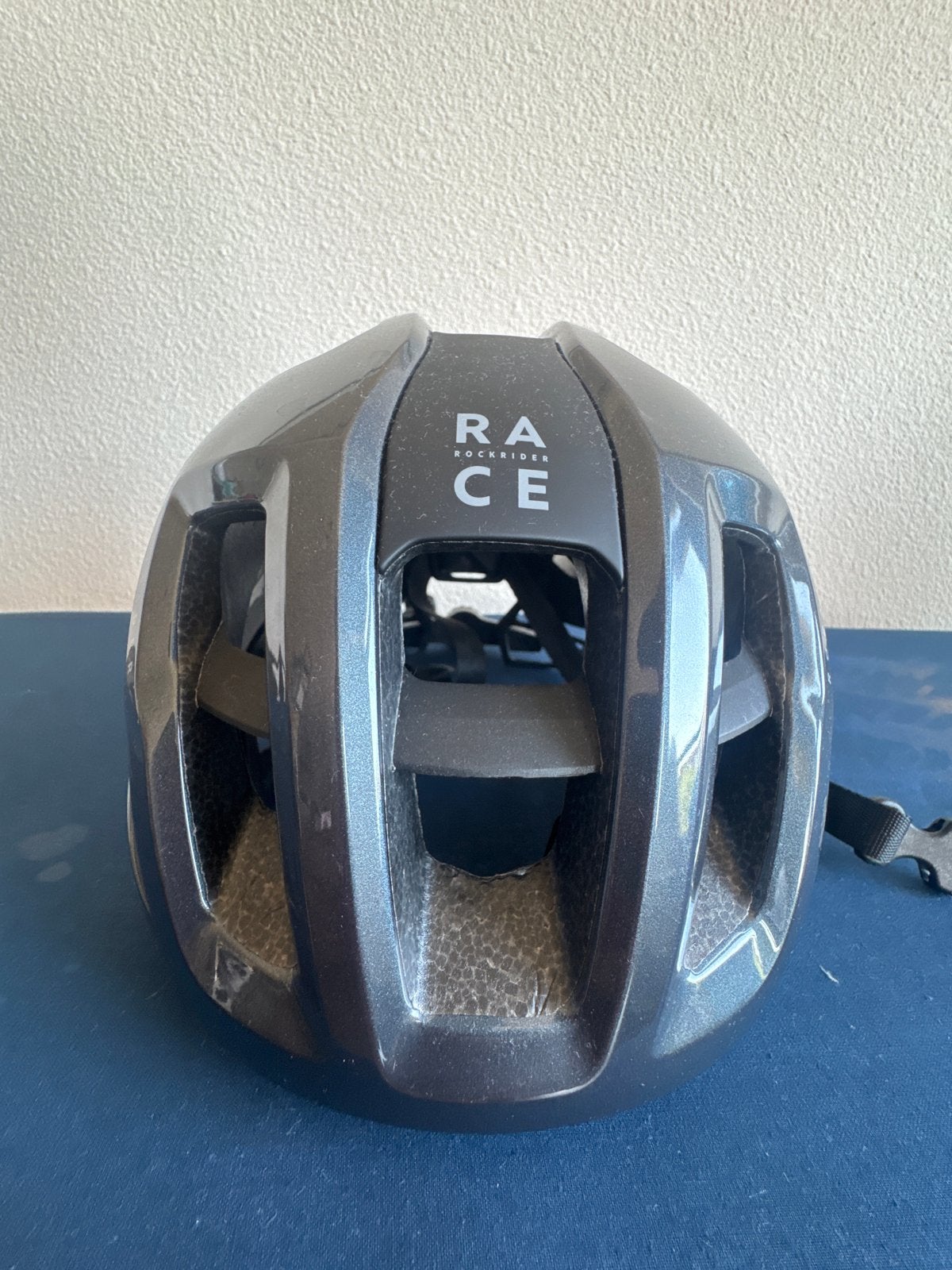 Rockrider Race Fietshelm - Zo goed als nieuw, Fietsen en Brommers, Fietsaccessoires | Fietshelmen, Ophalen of Verzenden, Zo goed als nieuw