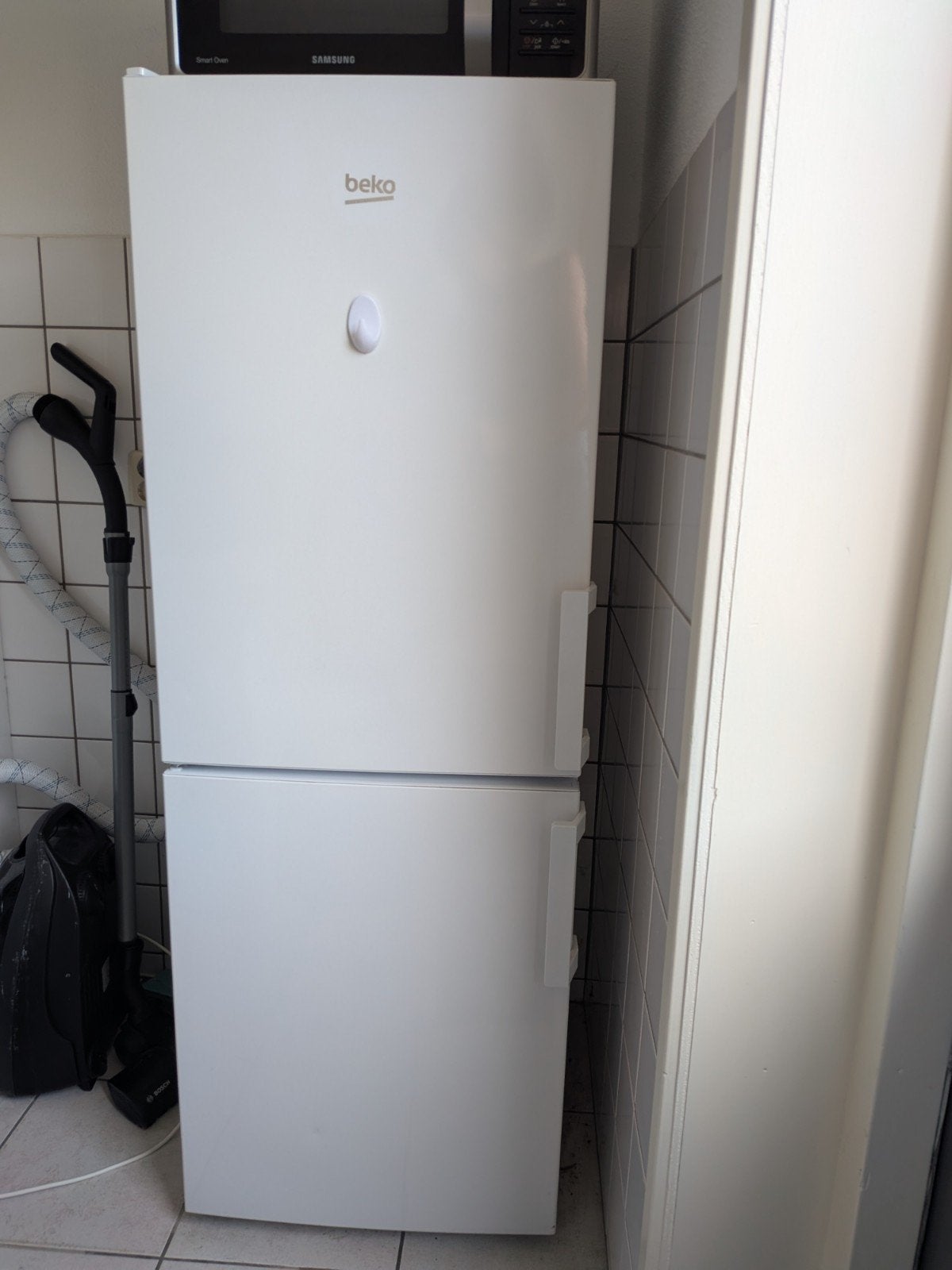 Nette Beko koel-vriescombinatie, Witgoed en Apparatuur, Ophalen, 150 tot 200 liter, Gebruikt, Met aparte vriezer