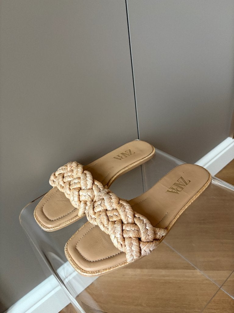Zara beige gevlochten sandaaltjes. Maat 39, Verzenden, Sandalen of Muiltjes, Gedragen, Zara