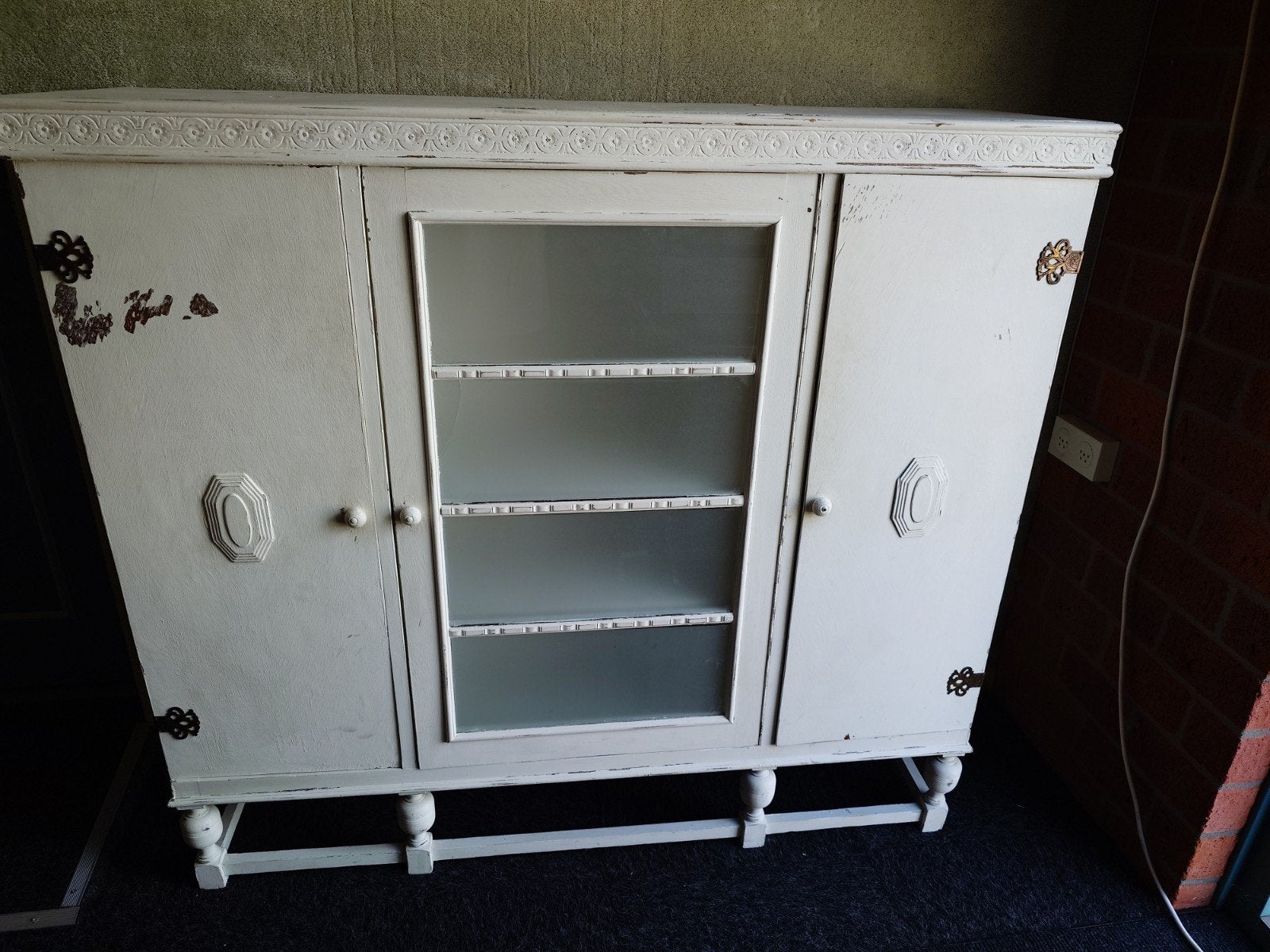 Vintage wit dressoir met glazen deur, Ophalen, Gebruikt, 25 tot 50 cm, 100 tot 150 cm