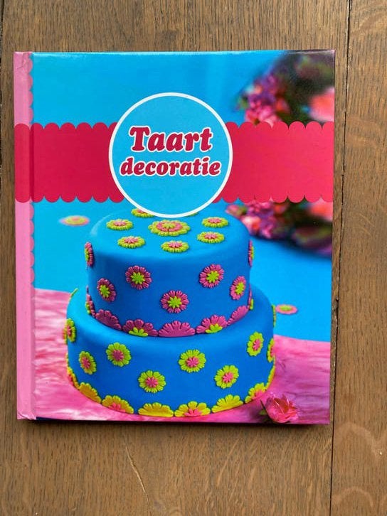 Taart Decoratie Boek - Leer taarten versieren, Ophalen of Verzenden, Zo goed als nieuw, Taarten of Cupcakes, Boek of Tijdschrift