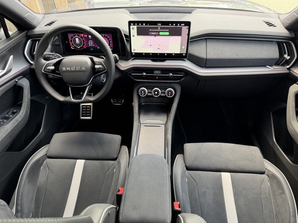 Skoda Kodiaq 1.5 TSI MHEV Sportline Business 7p 150PK DSG Pa, Auto's, Skoda, Euro 6, 4 cilinders, 150 pk, 7 stoelen
