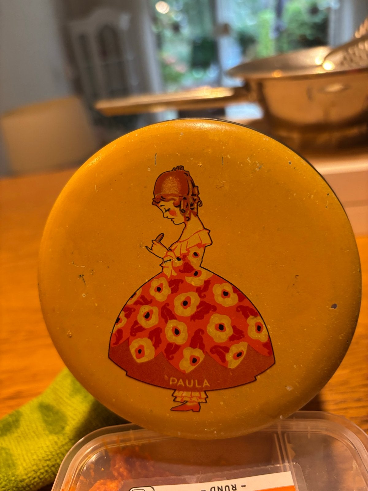 Vintage 'Paula' koekblik - Geel met dame, Antiek en Kunst, Ophalen of Verzenden