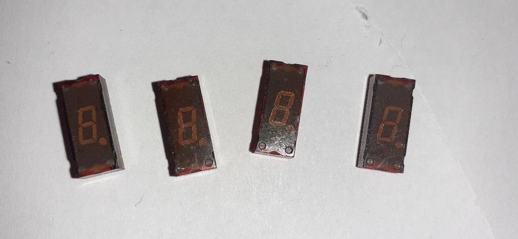 7 segment display. 4 stuks. 14x6mm2, Ophalen of Verzenden