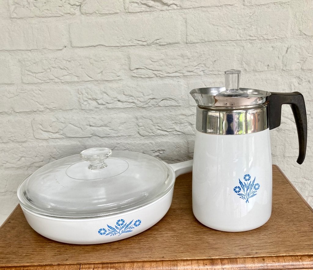 Corning Ware N.Y: hapjespan + koffiepot Blauwe korenbloem., Gebruikt, Overige typen, Ophalen of Verzenden, Glas