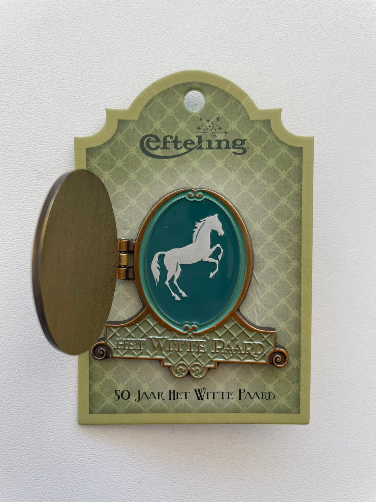 Efteling pin 50 jaar Het Witte Paard op kaartje EPP 484, Ophalen of Verzenden, Nieuw, Button of Speldje
