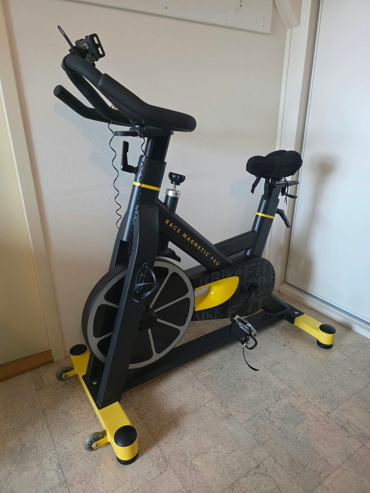 FitBike Race Magnetic Pro Spinningfiets, Sport en Fitness, Ophalen, Spinningfiets, Zo goed als nieuw, Metaal