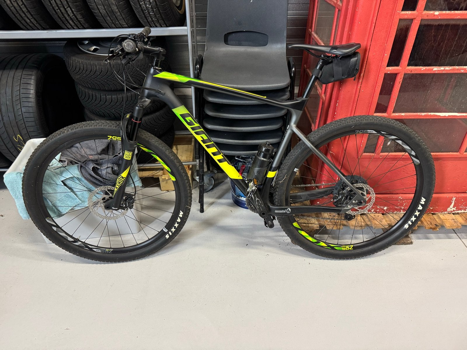 Giant Carbon Mountainbike XL - Zo goed als nieuw, Fietsen en Brommers, 57 cm of meer, Hardtail, Zo goed als nieuw, Schijfrem
