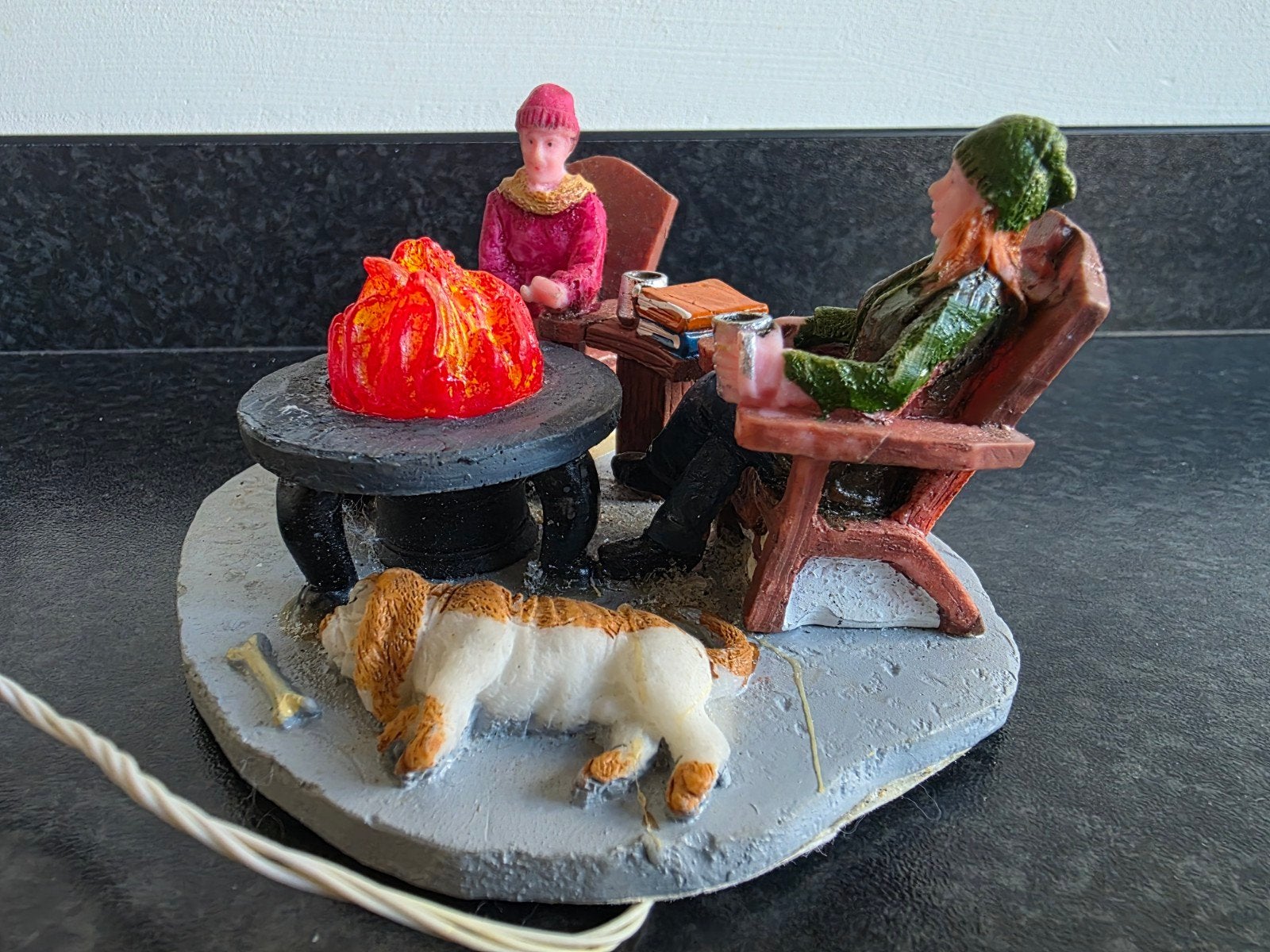 Lemax Retired Around The Fire kampvuur hond kerstdorp, Ophalen, Gebruikt
