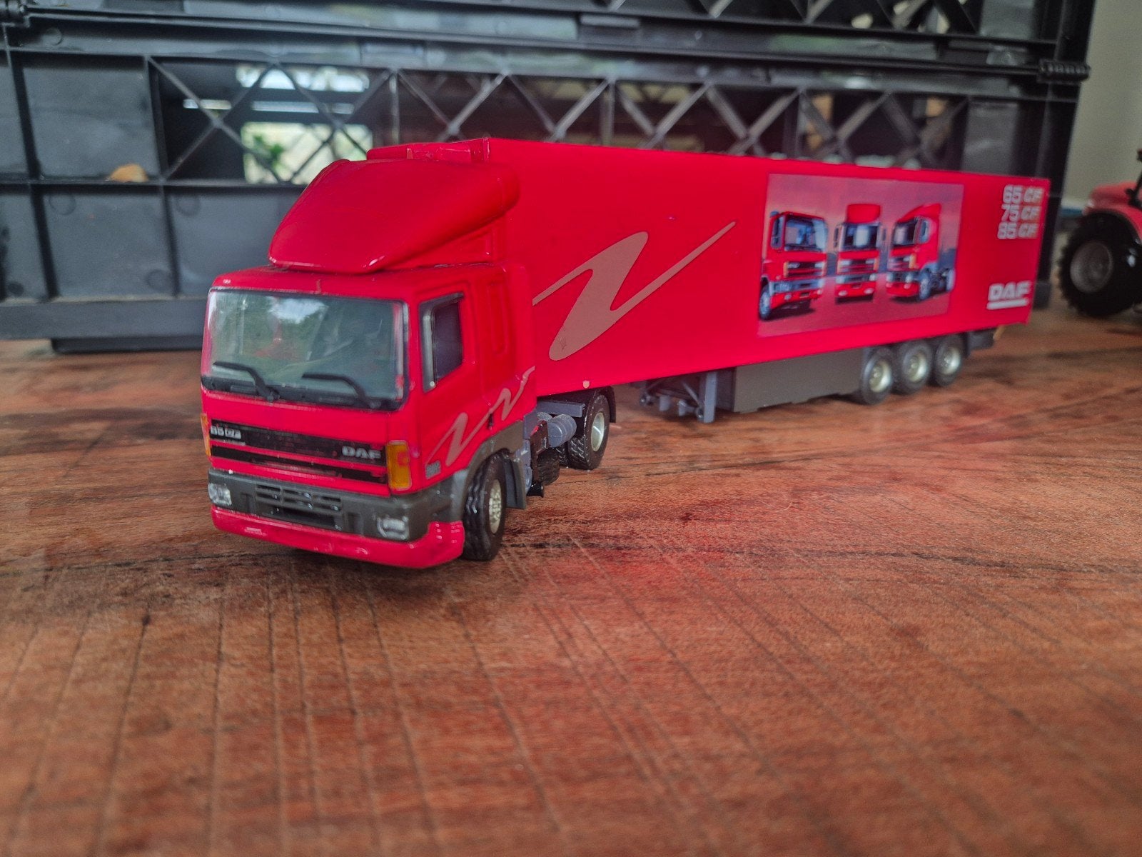 DAF vrachtwagen model - rood met trailer, Kinderen en Baby's, Ophalen of Verzenden, Zo goed als nieuw