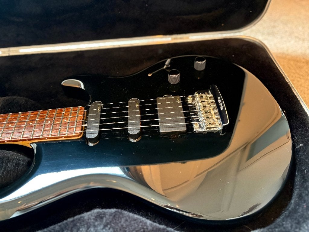 Foto 11 van Ernie Ball Music Man " LUKE "   elektrische gitaar