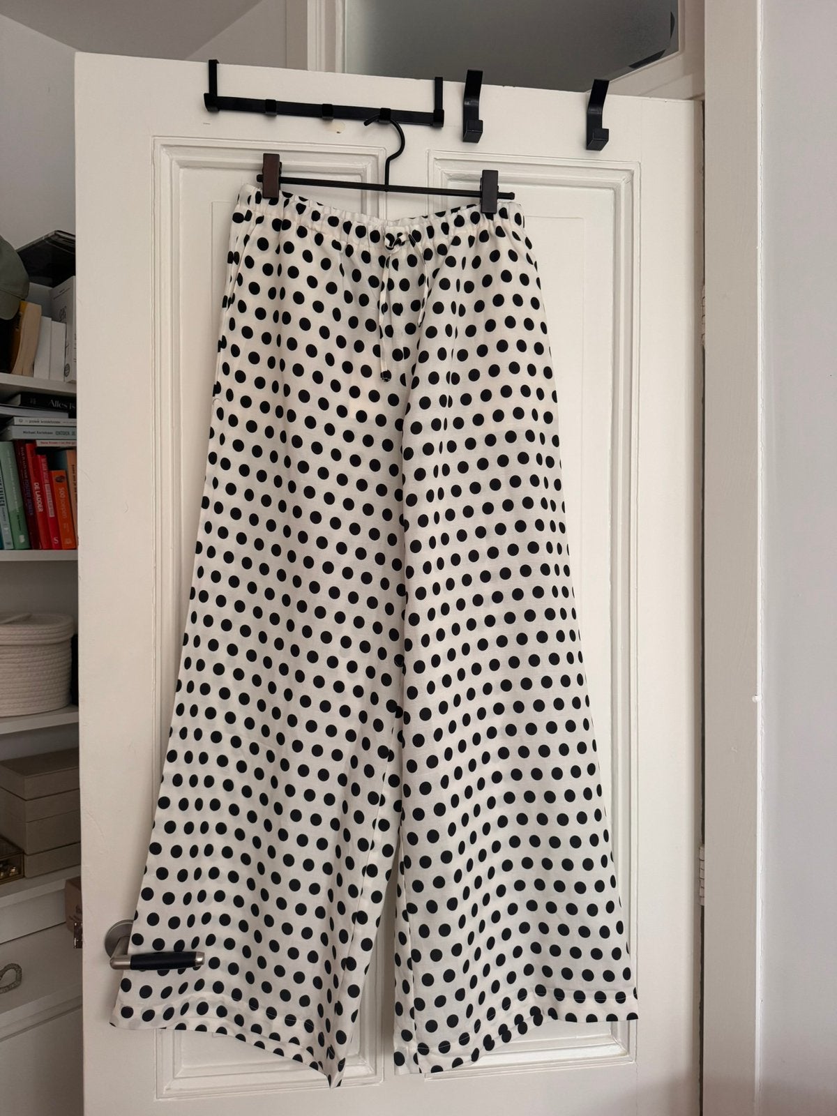 Witte polkadot broek maat 36 na-kd, Wit, Ophalen of Verzenden, Zo goed als nieuw, Maat 36 (S)