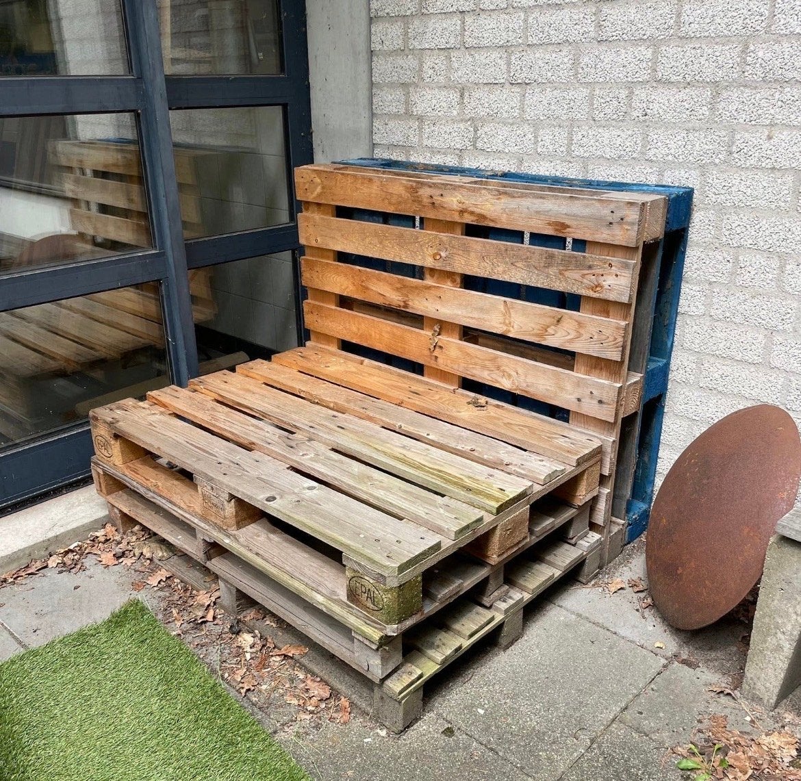 Palletbank  (5 pallets) incl pallet kussens van de karwei, Ophalen, Gebruikt, Hout